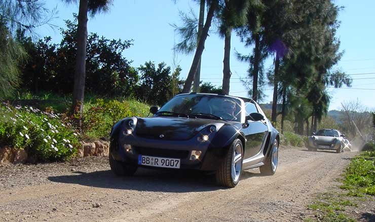 Minél több a kanyar, annál verhetetlenebb a smart roadster. Később lesz tuningolt Brabus változat is