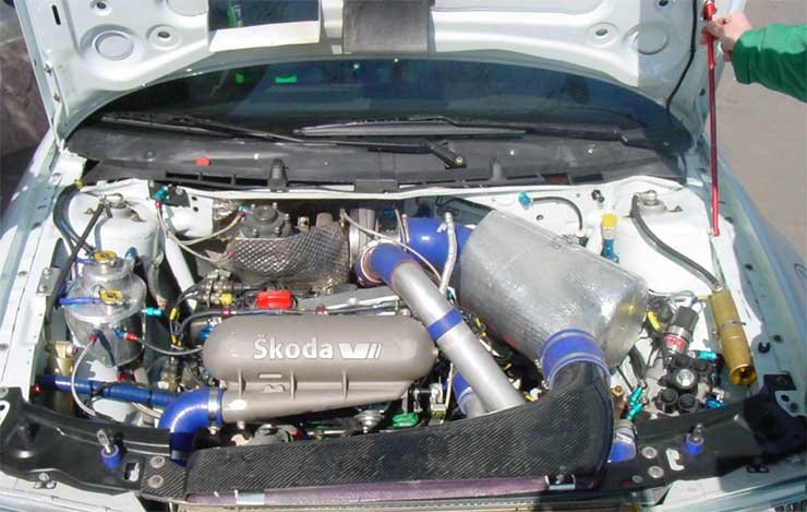 7512_71214_1000x700.jpg | Vezess | Vezess Nem futott sokat a 2001-ben épített versenyautó, amely Kenneth Eroccsoné volt. A motor már látványra is biztató