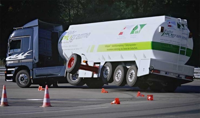 Guminyomás ellenőrző teherautókba