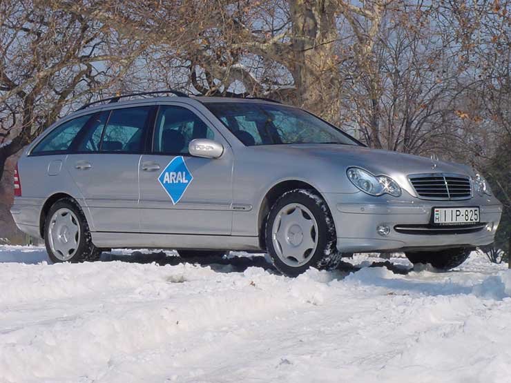 Teszt: Mercedes-Benz C240 T 4Matic - Hómenő Mercedes-Benz C240 T 4Matic