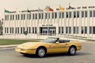 1986-ban az újra piacra dobott Corvette Convertible volt az Indy 500 felvezető autója