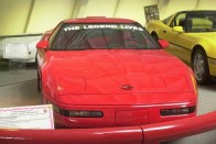 1996-ra megszűnt a ZR-1 gyártása. Kifutásakor 380 helyett már 405 lóerős volt a sportautó Lotus segítséggel kifejlesztett motorja