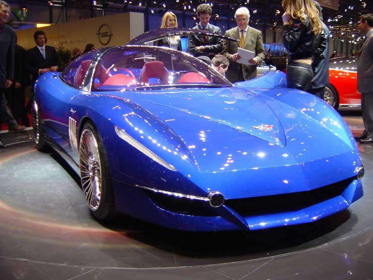 6500-as fordulaton több mint 400 lóerőt ad le a tanulmány motorja. Pontos adatokat nem közölt az Italdesign