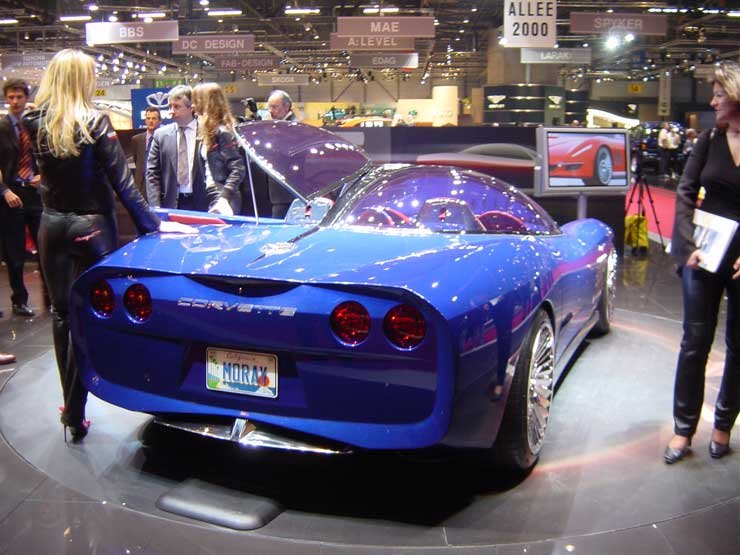 A kerek hátsó lámpa Corvette jellegzetesség a C2 óta, a tanulmány nem is kaphatott volna másmilyet