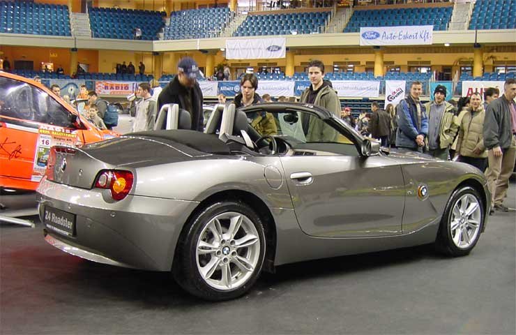 9041_78606_1000x700.jpg | Vezess | Vezess Számomra a kiállítás egyik legnagyobb érdekessége volt a BMW új roadstere, a Z4