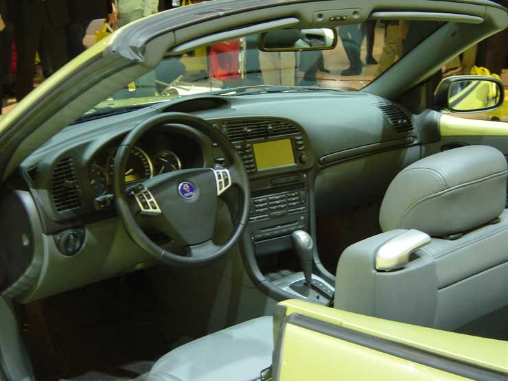 A maroknyi négyüléses kabrió krémjéhez tartozik az új 9-3 Cabriolet