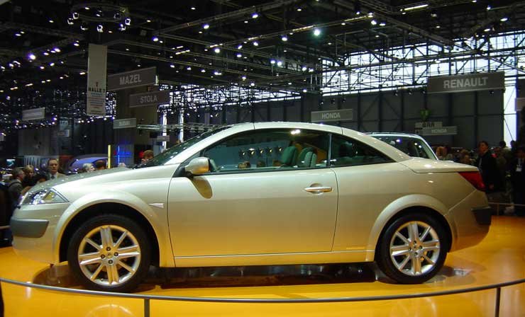 115 és 136 lovas benzinmotorok mellett 120 lóerős 1.9 dCi-vel is megvásárolható lesz a Mégane Coupé-Cabriolet