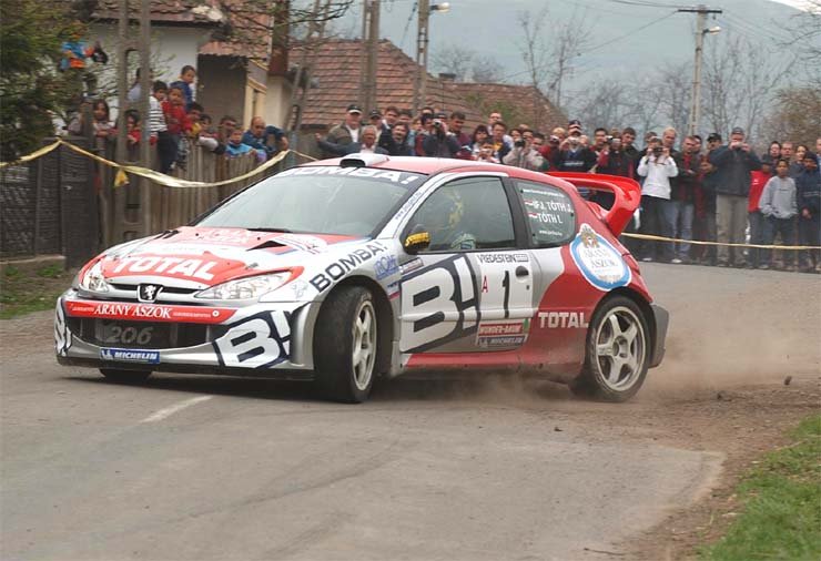 7397_70427_1000x700.jpg | Vezess | Vezess Janika első helyével és Benik kiesésével szorosabbá vált a magyar bajnokság. Egy-egy győzelemmel, azonos pontszámmal állnak a második helyen. Fotó: mediafoto.hu