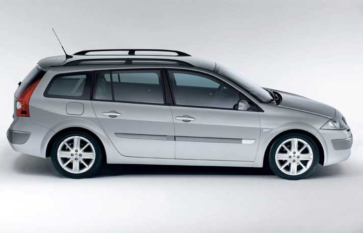 61 milliméterrel hosszabb a Grand Tour és a lépcsőshátú tengelytávja a 3 vagy az 5 ajtósnál