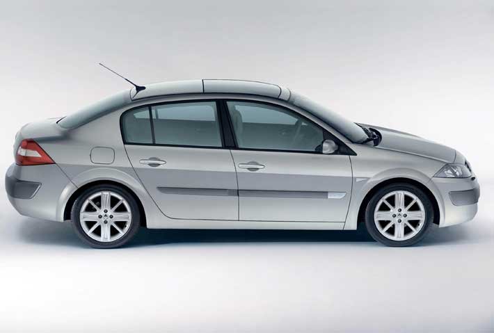 98 lóerős a kombi és a limuzin alapmotorja, a 80 lovas 1,4 literes benzines nem rendelhető