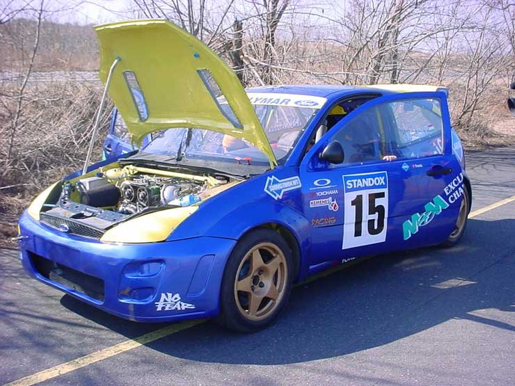 7468_70986_1000x700.jpg | Vezess | Vezess Az elképesztő lassulásról elöl 330, hátul 300 milliméteres, belső hűtésű tárcsafékek gondoskodnak, amelyeket elöl-hátul négydugattyús nyergek lassítanak