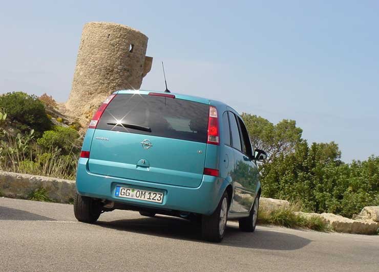 Nem kerülnek sokba az extrák. A menetstabilizáló elektronika felára például 140 000 forint