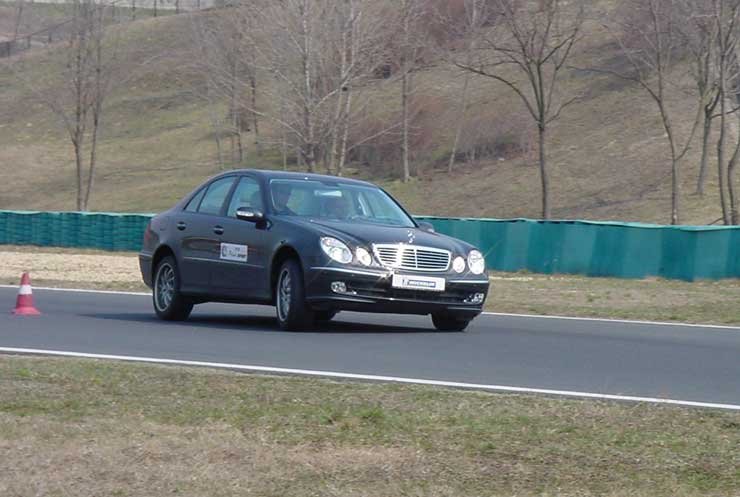 Sportautók mellett a Pilot Sport az erősebben motorizált felső középkategóriás autóknak is ideális abroncsa