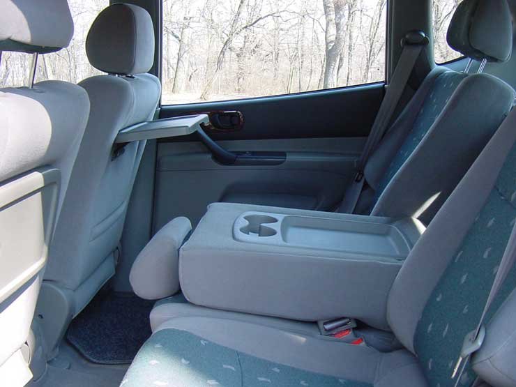 8978_78350_1000x700.jpg | Vezess | Vezess A középső ülést lehajtva egy piknikasztalt varázsolhatunk elő