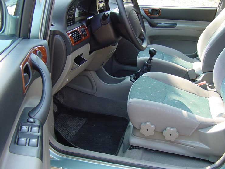 8978_78355_1000x700.jpg | Vezess | Vezess Sokféleképpen állítható a vezetőülés, viszont nem tolható eléggé hátra