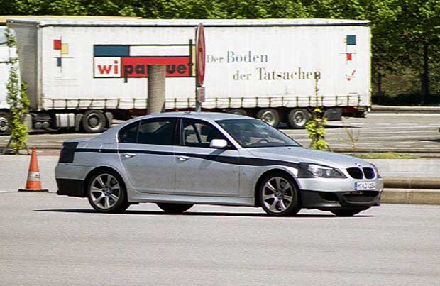 7358_70119_1000x700.jpg | Vezess | Vezess Forma-1-es technikával gazdagodik az új M5, a motortérben V10-es erőforrás dolgozik majd