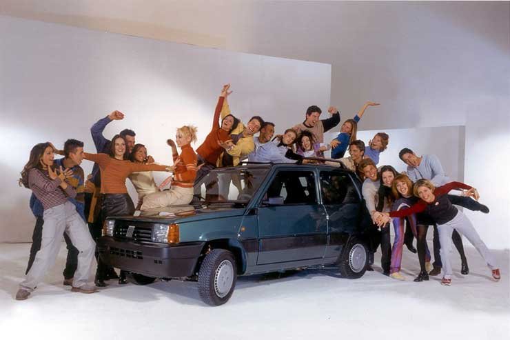 1980-ban debütált a szögletes városi mini, a kép a modell 20-ik születésnapja alkalmából készült. 4 491 349 Panda elkészülése után álltak le a gyártósorok