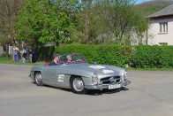 A modern autókkal is könnyen felveszi a versenyt a 300 SL, kezelhetősége sem okoz problémát