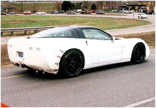 425 lóerős az alapmodellbe szerelt  5,7 literes V8-as erőforrás