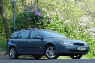 Teszt: Renault Laguna 2.0T Grandtour Initiale - Fő a kényelem Teszt: Renault Laguna 2.0T GrandTour Initiale