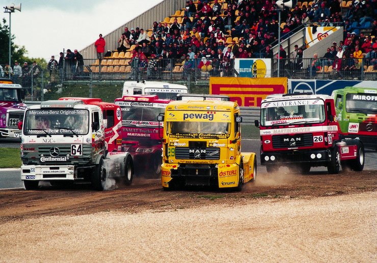 3,5 bar-os töltőnyomással 5000 Nm-es nyomatékot értek el a legjobb 2001-es MAN versenykamionok