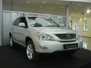 Megérkezett a Lexus RX300
