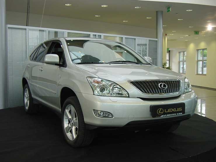 Megérkezett a Lexus RX300 