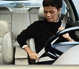 Az autósok fele használja csak az övet