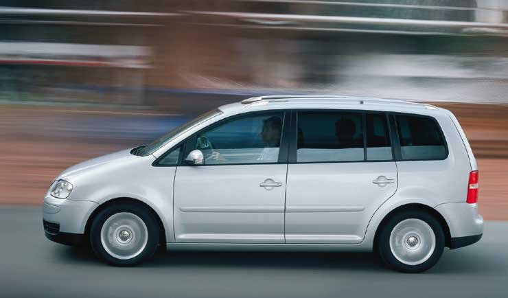 Az 1,6-os benzines és a két dízelmotor is hatfokozatú váltót kap