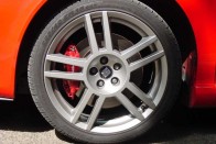 18 colos felni és Brembo fék jár a Cupra R-hez