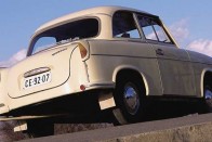 Trabant még az első kuplungtárcsáját nyűvi, ugyanis máig benne van a 62/1-es dátum pecsétje