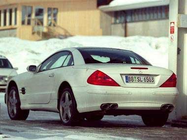 Alig több mint négy másodperc kell az SL 65 AMG-nek a százas tempó eléréséhez