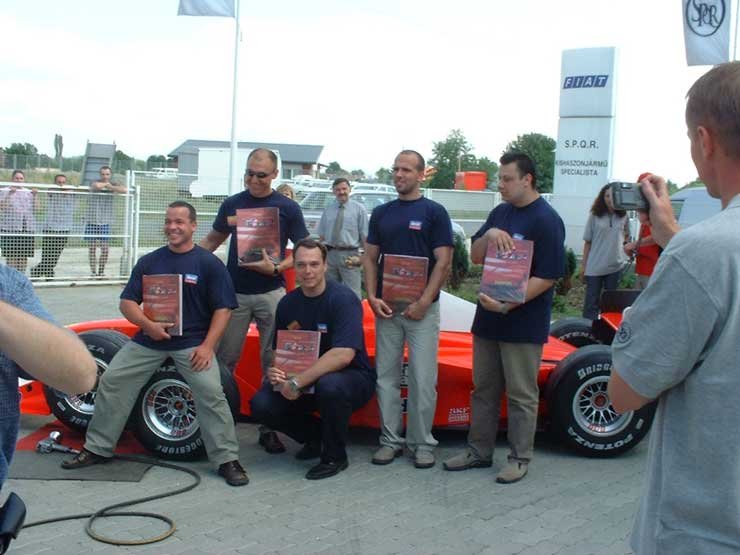 7223_69162_1000x700.jpg | Vezess | Vezess A Westel csapata nyerte a versenyt, akik egy Ferrari évkönyvvel távozhattak