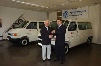 Két VW Transportert vett át a Máltai Szeretetszolgálat
