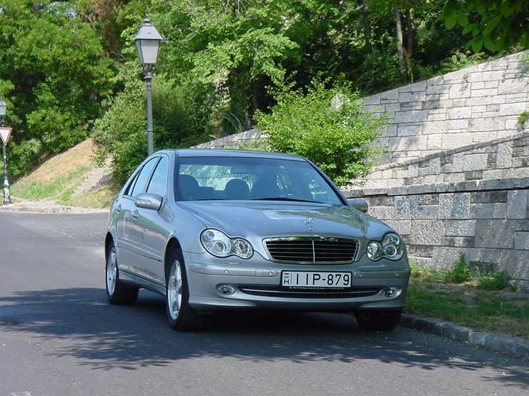 Teszt: Mercedes-Benz C320 4Matic 17