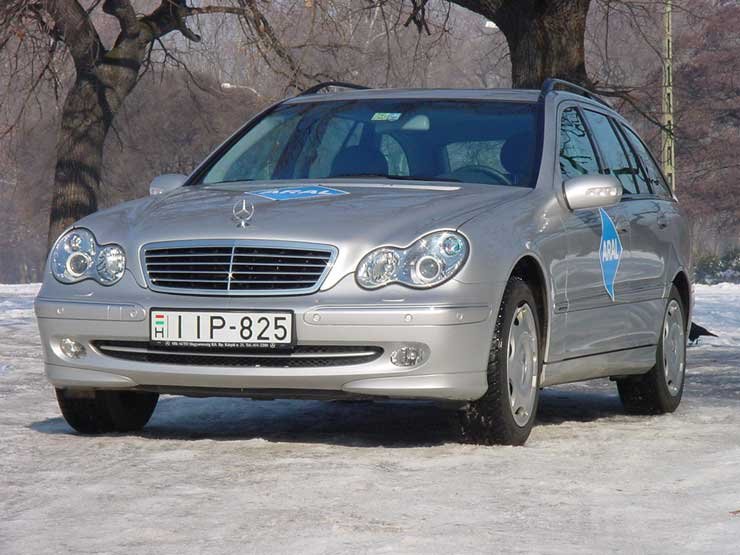 Egyik tesztünk főszereplője a Mercedes C240 4Matic