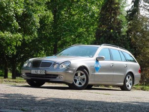 Teszt: Mercedes-Benz E 320 T-Modell Avantgarde - Nagymenő