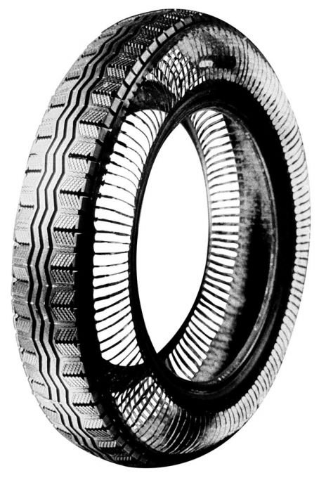 Ez a különös átlátszó oldalfalú modell a nevezetes radiálabroncs első prototípusa, amely Légyfogó néven vált ismertté