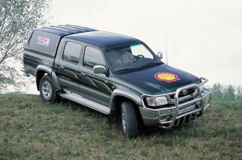 Toyota Hilux 2.5 D-4D SR5 - Tartja a lépést