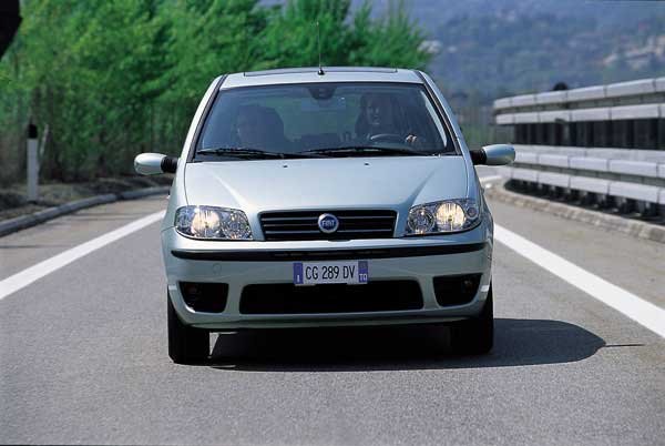 Egy kivételével az összes motor teljesíti a 2005-ben bevezetésre kerülő Euro 4-es szabványokat