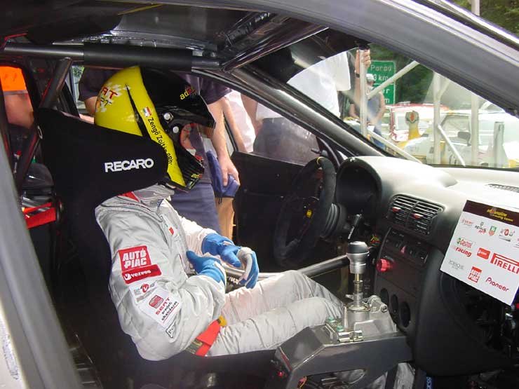 Zengő Zoltán első pályaversenyén áll rajthoz a 250 lóerős Leonnal