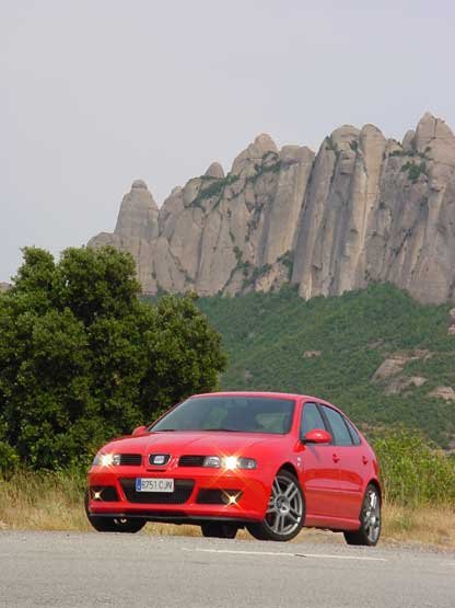 Vezettük: Seat León Cupra R 225 LE – Bumm a fejbe! 9