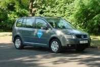 Teszt: Volkswagen Touran 1.6 FSI 25