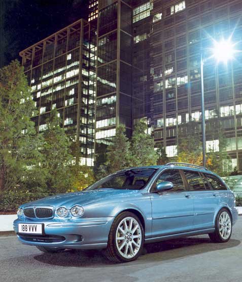 Dízelmotor és összkerék-hajtás is választható a kombihoz