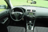 Teszt: Honda Accord Tourer 2.0 Comfort – Veszélyben a nagyok 34