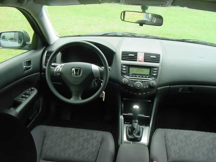 Teszt: Honda Accord Tourer 2.0 Comfort – Veszélyben a nagyok 18