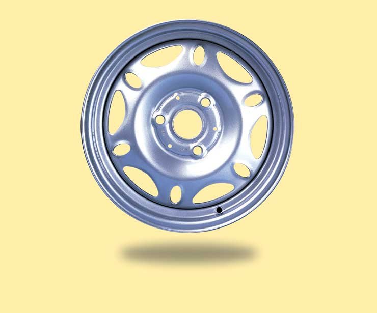 Az acélkerekek összehegesztett keréktárcsából és kerékpántból állnak, az alumíniumból készülteket egy darabban öntik ki