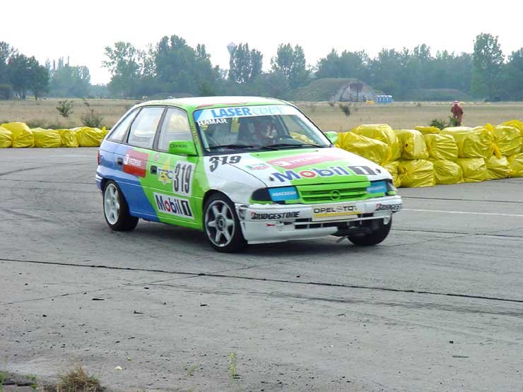 Sajnos a vezess.hu autója is kapott egy csúnya pofont