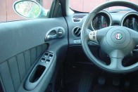 Teszt: Alfa Romeo 156 2.0 JTS – Szeret, nem szeret 26