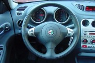 Teszt: Alfa Romeo 156 2.0 JTS – Szeret, nem szeret 27